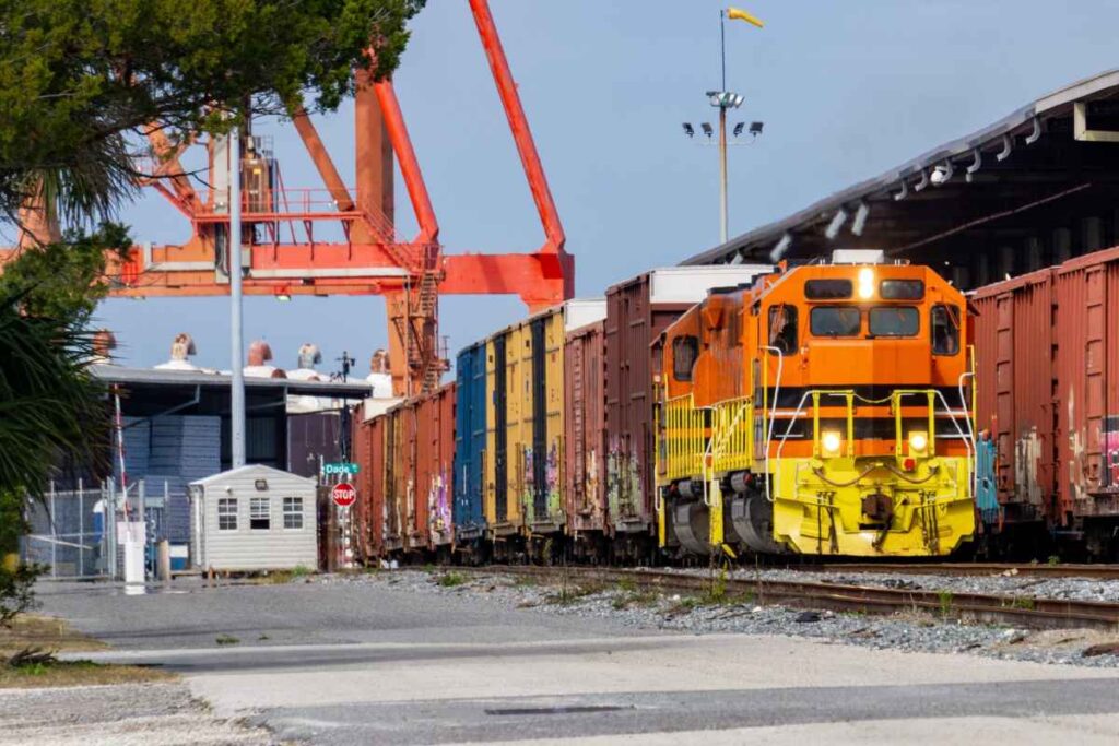 A Manager’s Guide to Seamless Rail-to-Truck Transloading rail transloading